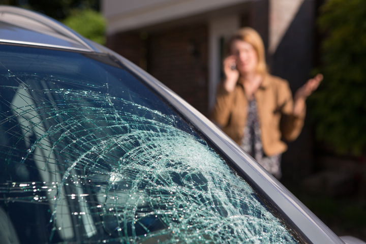 Star-break-in-a-car-windshield